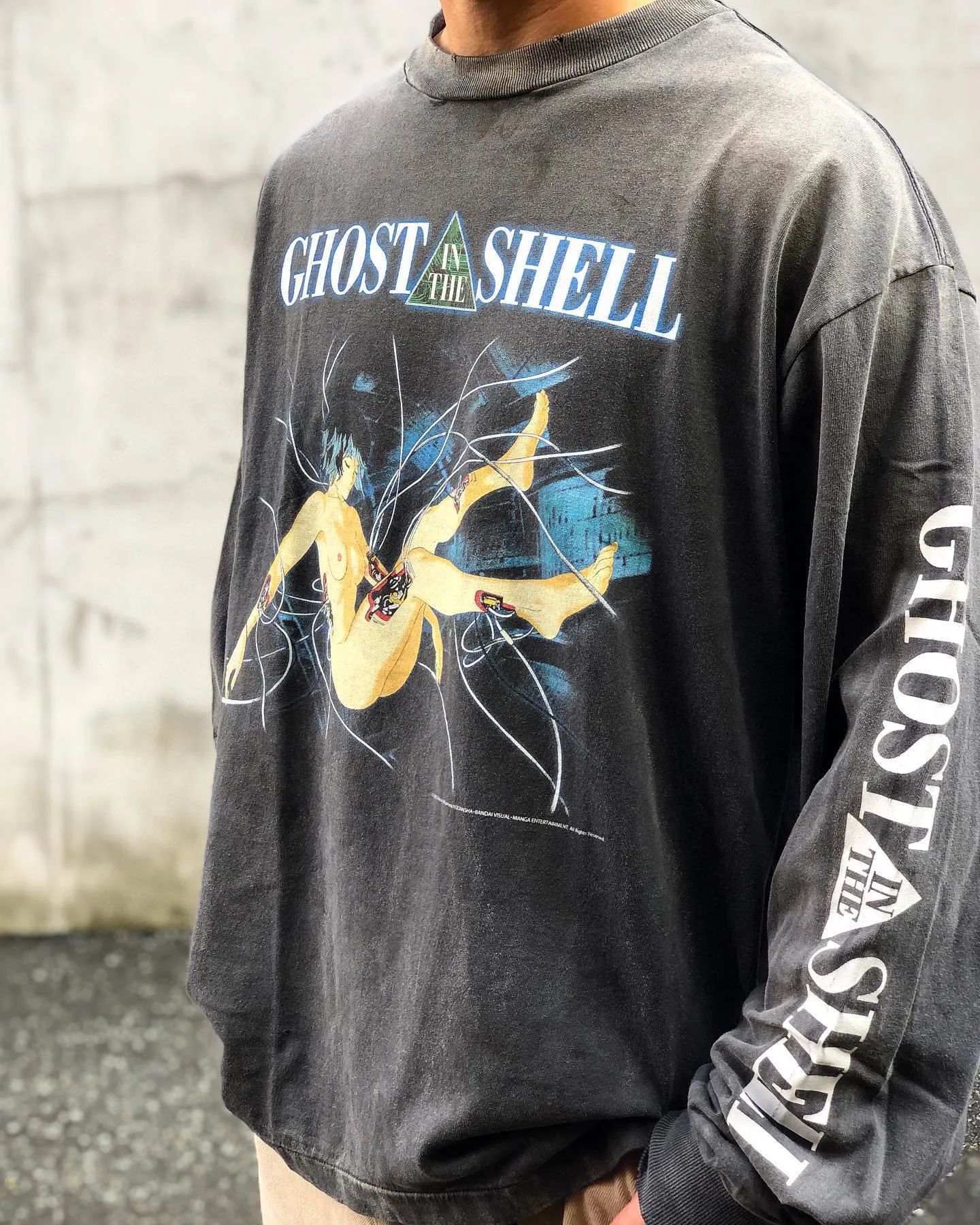 SAINT Mxxxxxx × GHOST IN THE SHELL Ghost in the Shell GS_LS TEE/GITS/BLK Big IP Ghost in the Shell co-branded model Sleeping Motoko Kusanagi Retro distressed long sleeves Washed black S-XL Ready-to-wear Assute dyeing Full-body spray fade/replacement fade Correct accessories Joint LOGO wash mark/main mark/cherub mark Super complex printing replica The drawing/pattern making cycle is very long and the hand graffiti is dirty.